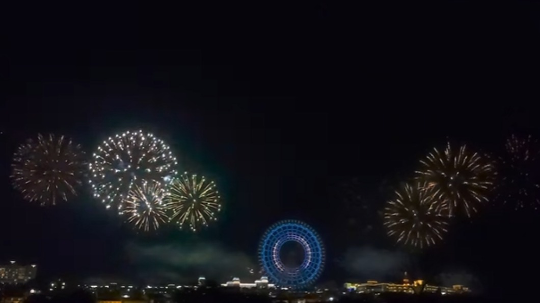 麗寶樂園度假區施放將近3000發的高密度煙火秀。（圖／翻攝自麗寶樂園臉書）