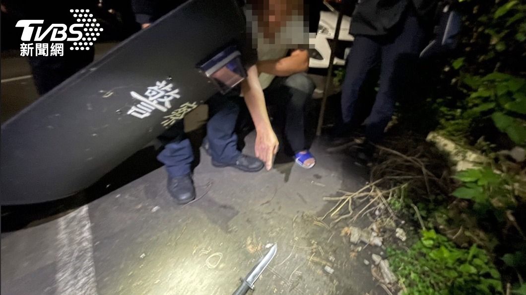 元旦濺血!男酒駕載妻兒以為遭辱罵 亮小刀刺檳榔攤員工