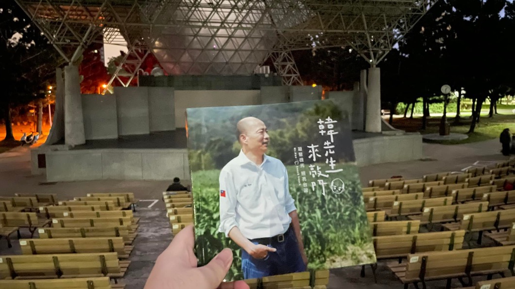韓國瑜下午現身發表新書 驚見「鋼鐵韓粉」6點就到