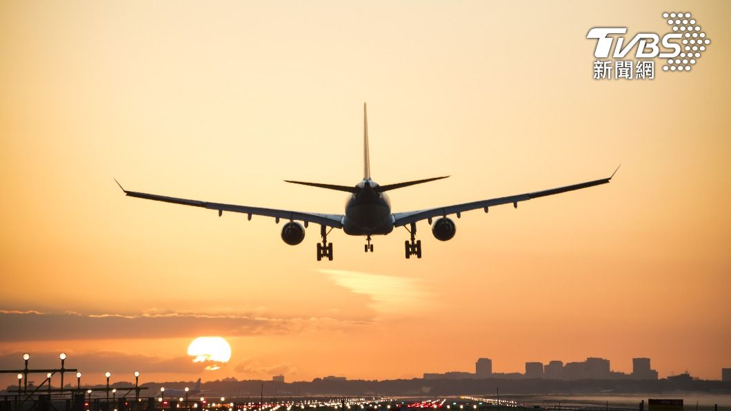 疫情造成航班持續受影響。（示意圖／shutterstock達志影像）
