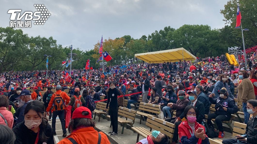 就等韓先生來敲門！　5000韓粉湧入大安森林公園