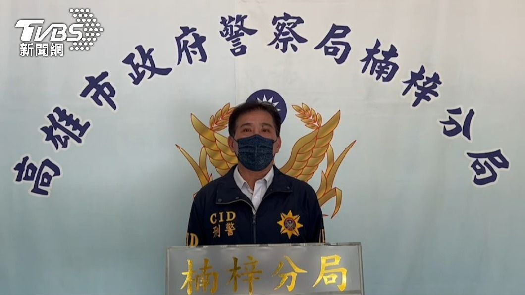 楠梓分局偵查隊副隊長謝志明說明案情。(圖/警方提供)