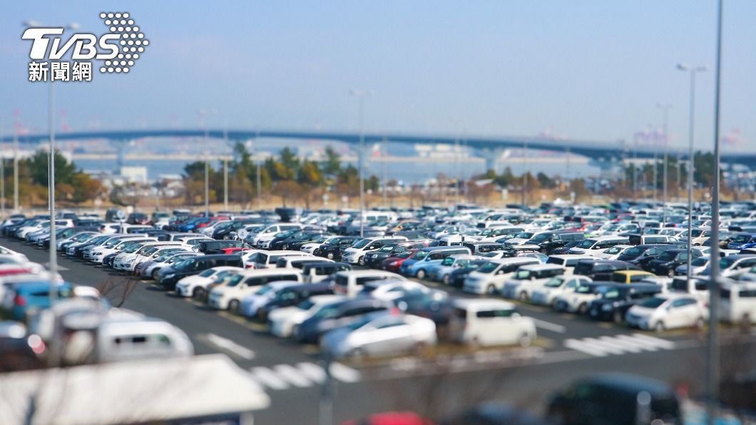 鬧區停車位一位難求。(示意圖/shutterstock達志影像)