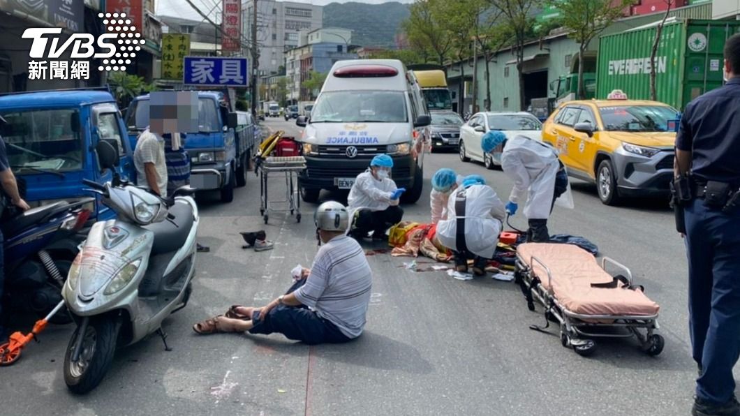 機車上2人1死亡1骨折。(圖/TVBS)
