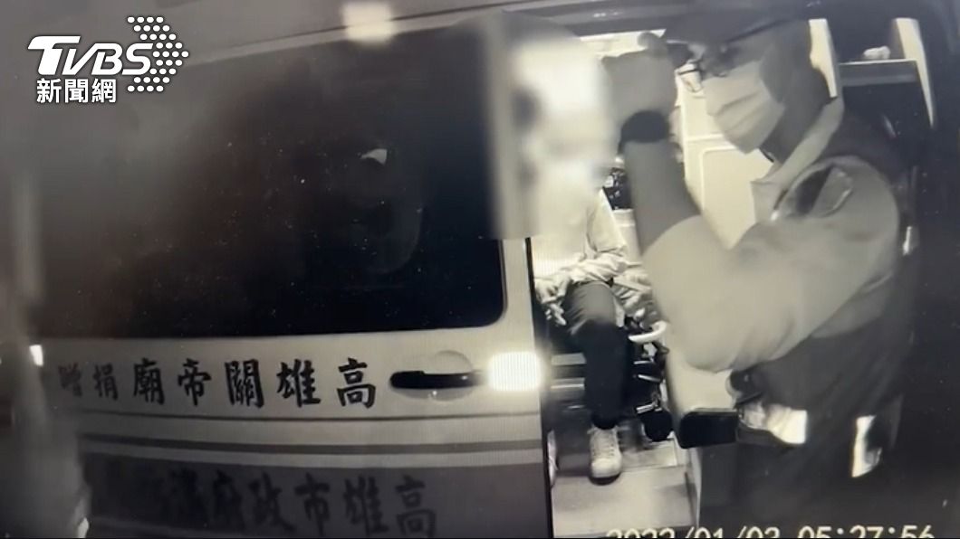 馬男頭部受傷送醫。（圖／TVBS）