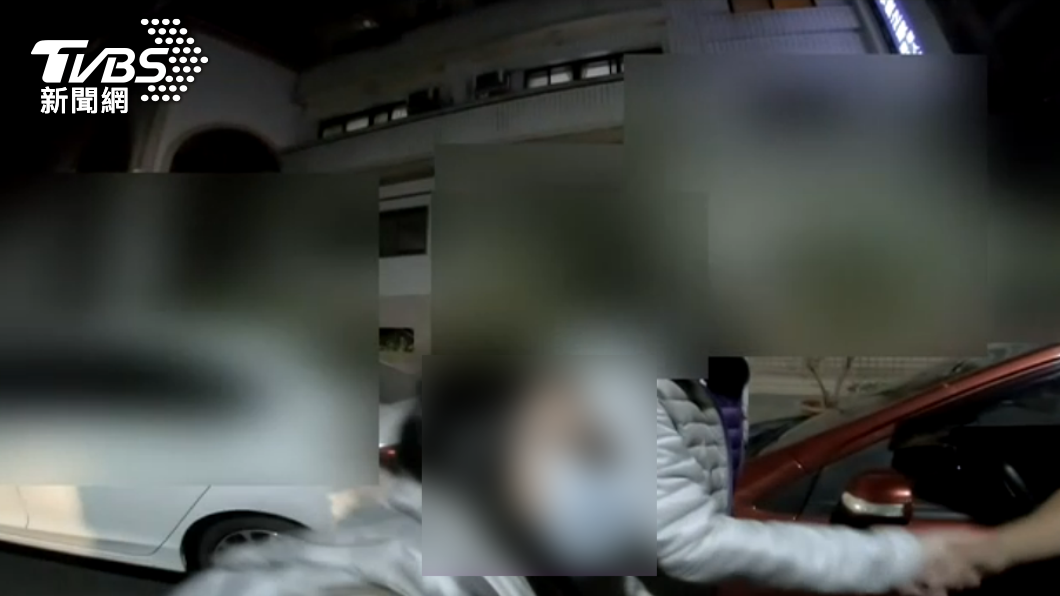 黃女與林男握手言和。(圖/警方提供)