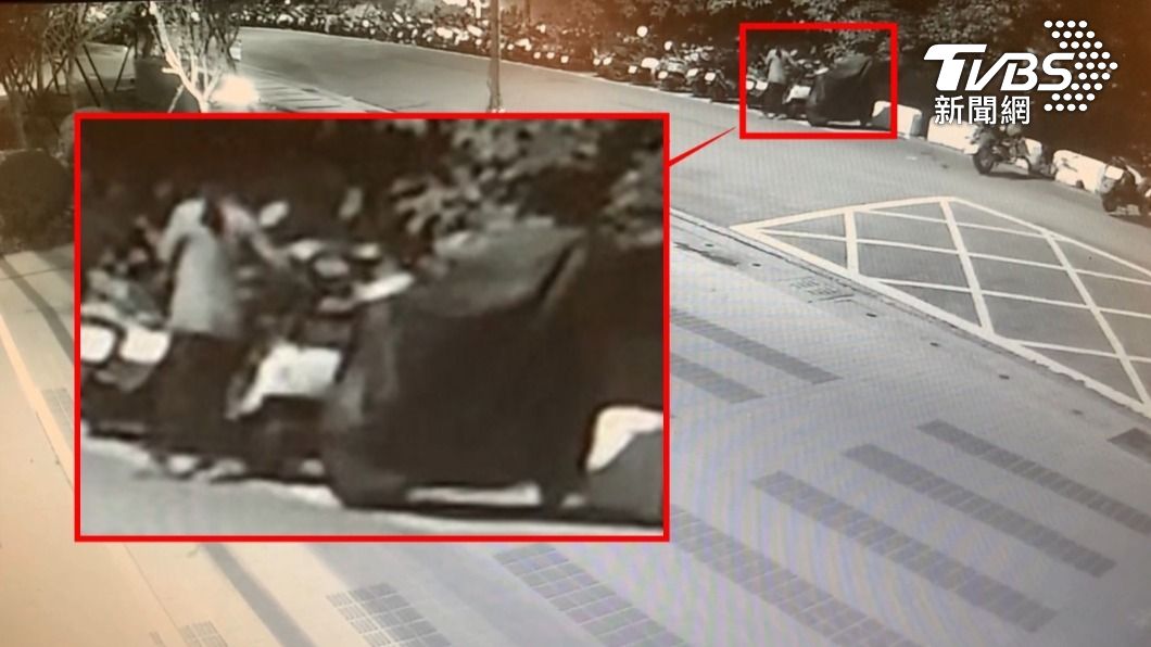太潮了!6旬婦竊機車坐墊上「名牌皮外套」 沿路拎回家
