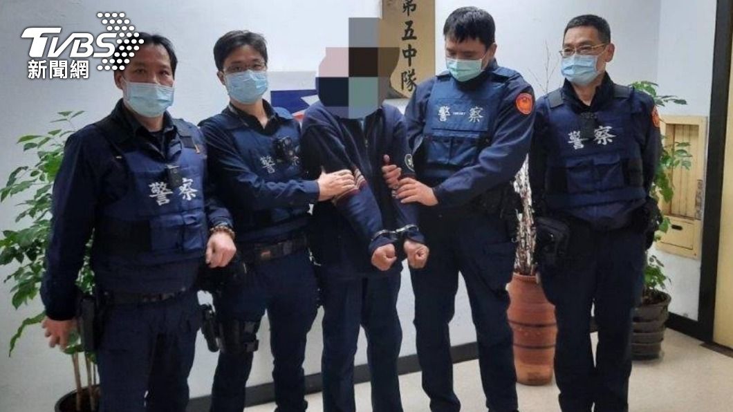 橋下傳來怪聲音!警見通緝犯瑟縮發抖 移送時體溫還飆升