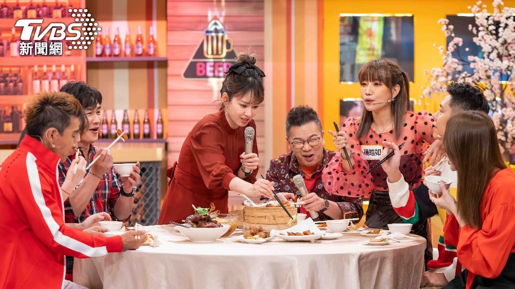 藝人各自分享家中過年獨特習俗。(圖/TVBS)