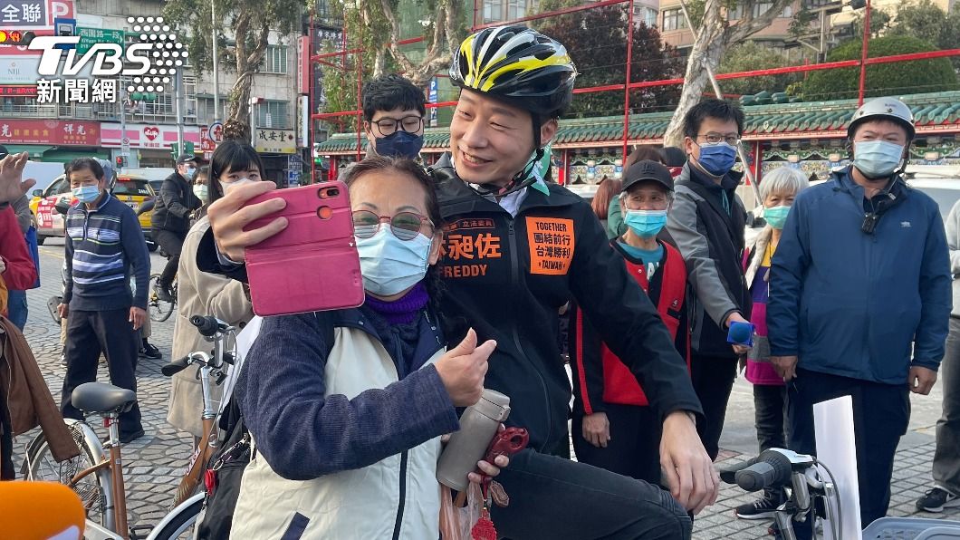 罷免投票在即,林昶佐近期努力掃街拜票。(圖/TVBS資料畫面)