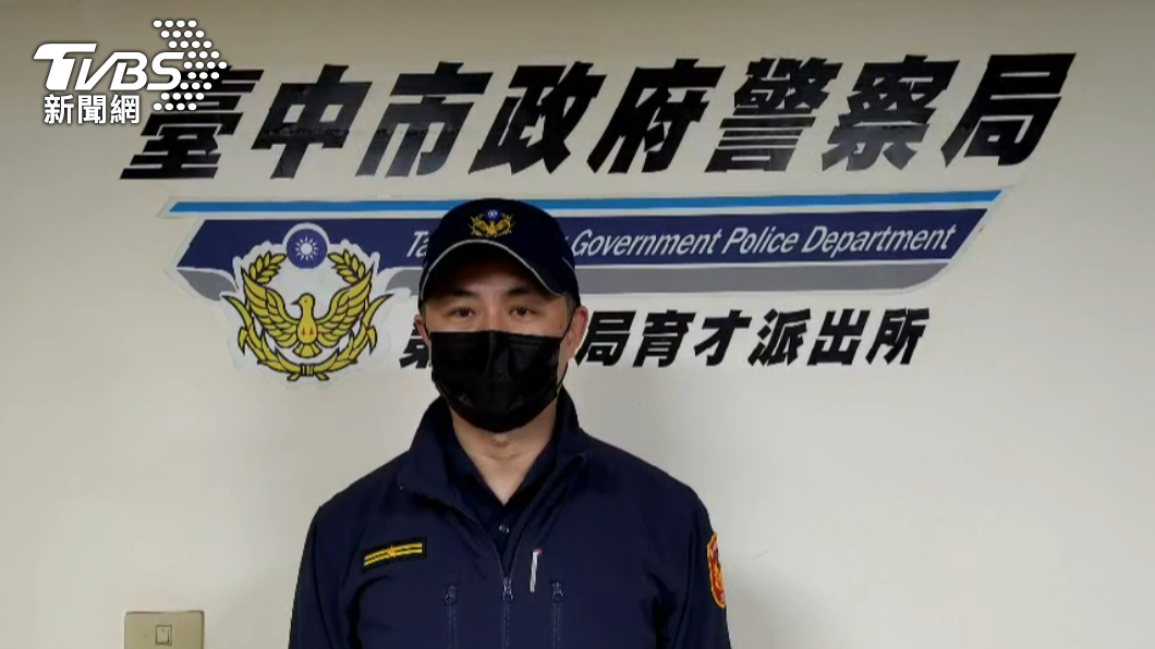 第二分局育才所副所長周信忠說明案情。(圖/警方提供)