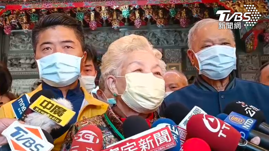 不爽柯文哲被林靜儀罵 柯媽巧遇顏寬恒讚「做人實在」