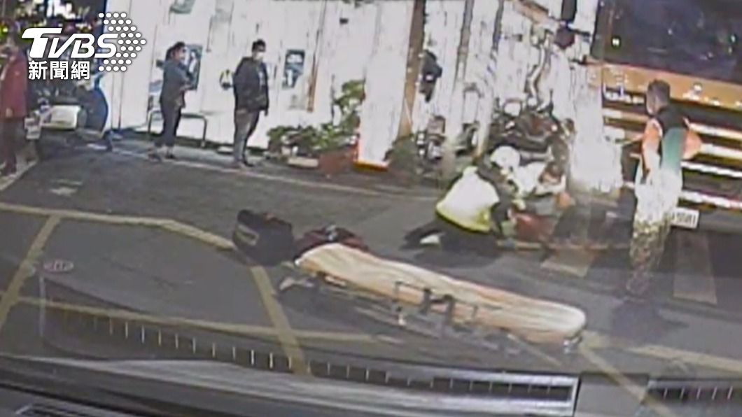 8旬婦過馬路遭垃圾車迎面撞擊 多處骨折仍未脫險