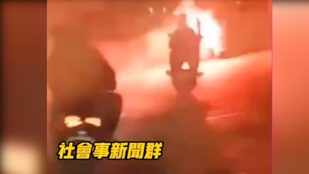 多人沒戴安全帽還遮蔽車牌。(圖/翻攝自社會事新聞群)
