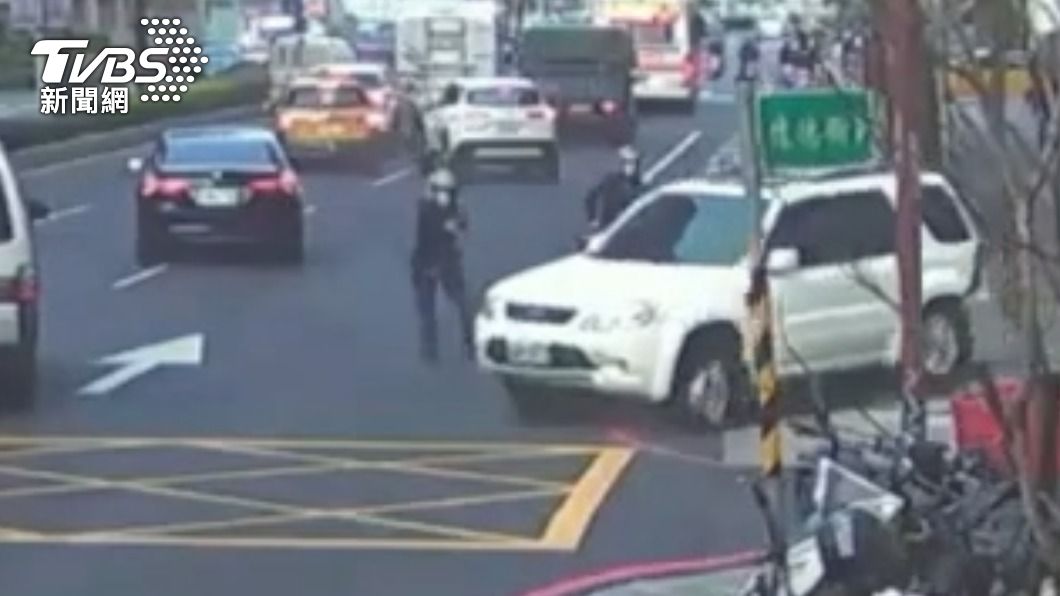 竊盜通緝犯遭警開6槍仍撞車逃 躲桃園5小時被逮