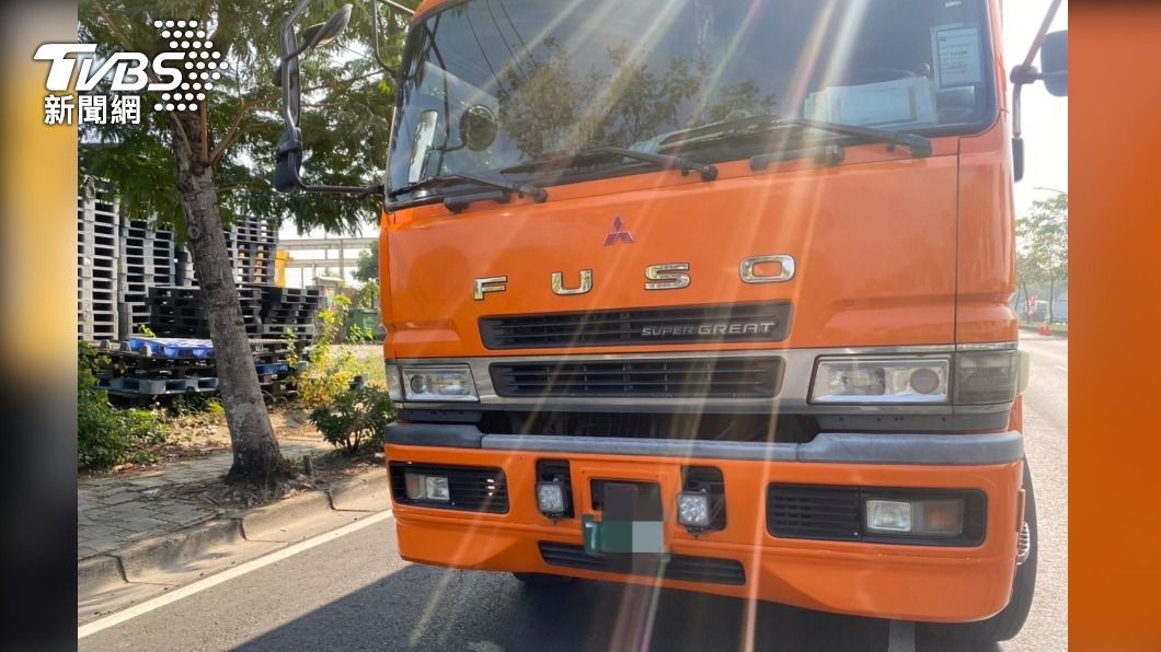 肇事貨車。(圖/TVBS)