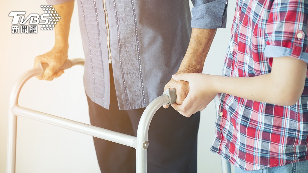腦傷病人復健時，一定要有專人在側。（示意圖／Shutterstock達志影像）