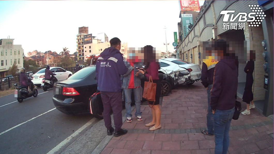 百萬名車擦撞 婦憂維修昂貴