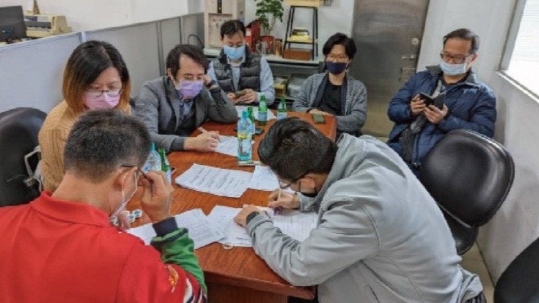 物價聯合稽查小組執行中上游廠商稽查任務。（圖／法務部提供）