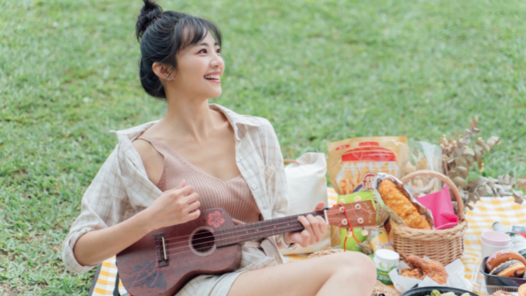 日本暖送台灣疫苗 「九頭身美少女」為防疫打氣紅眼眶