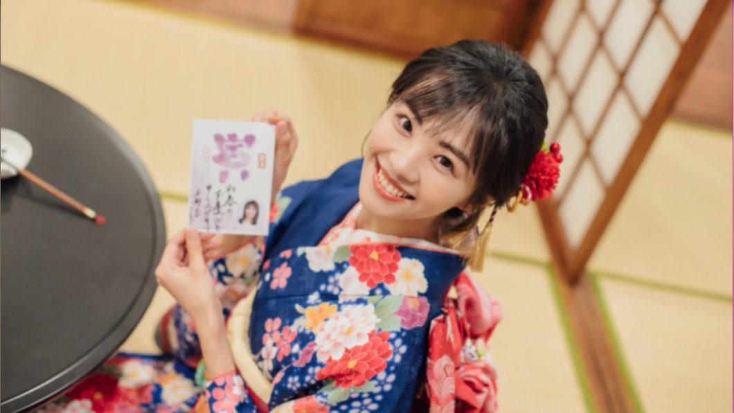 安娜‧李為拍攝MV親手繪製日式賀年卡,感謝日本朋友在疫情期間對台灣的幫助。(圖/A-One音樂、馬可多娛樂提供)