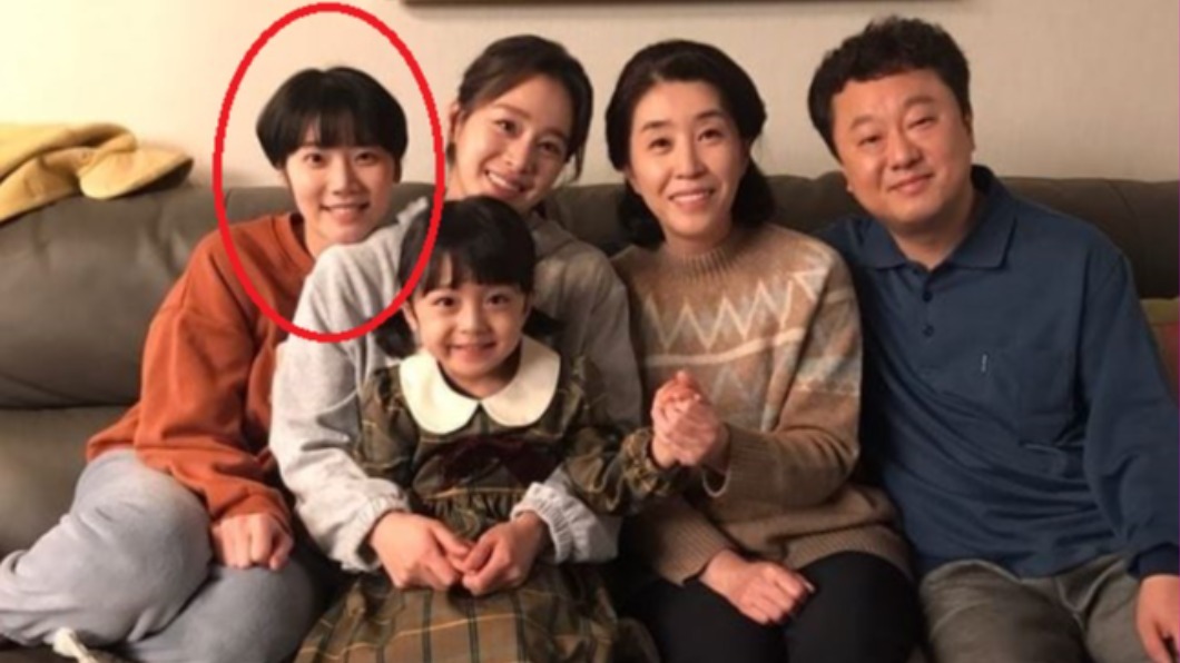 金美秀曾在《鬼媽媽》中飾演女主角金泰希的妹妹。(圖/翻攝自金美京IG)