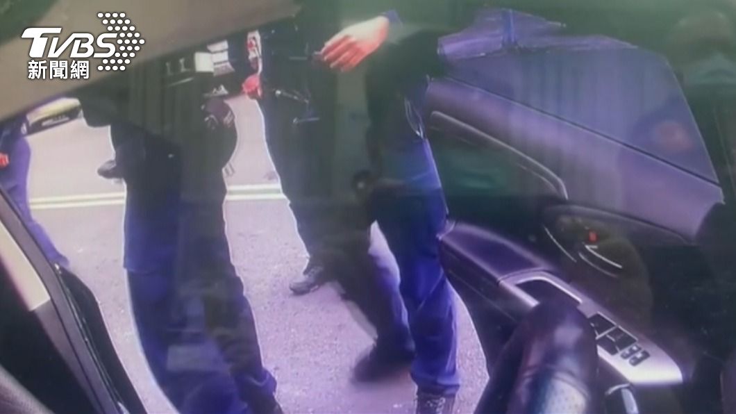 警方獲報後到場了解狀況。（圖／TVBS）