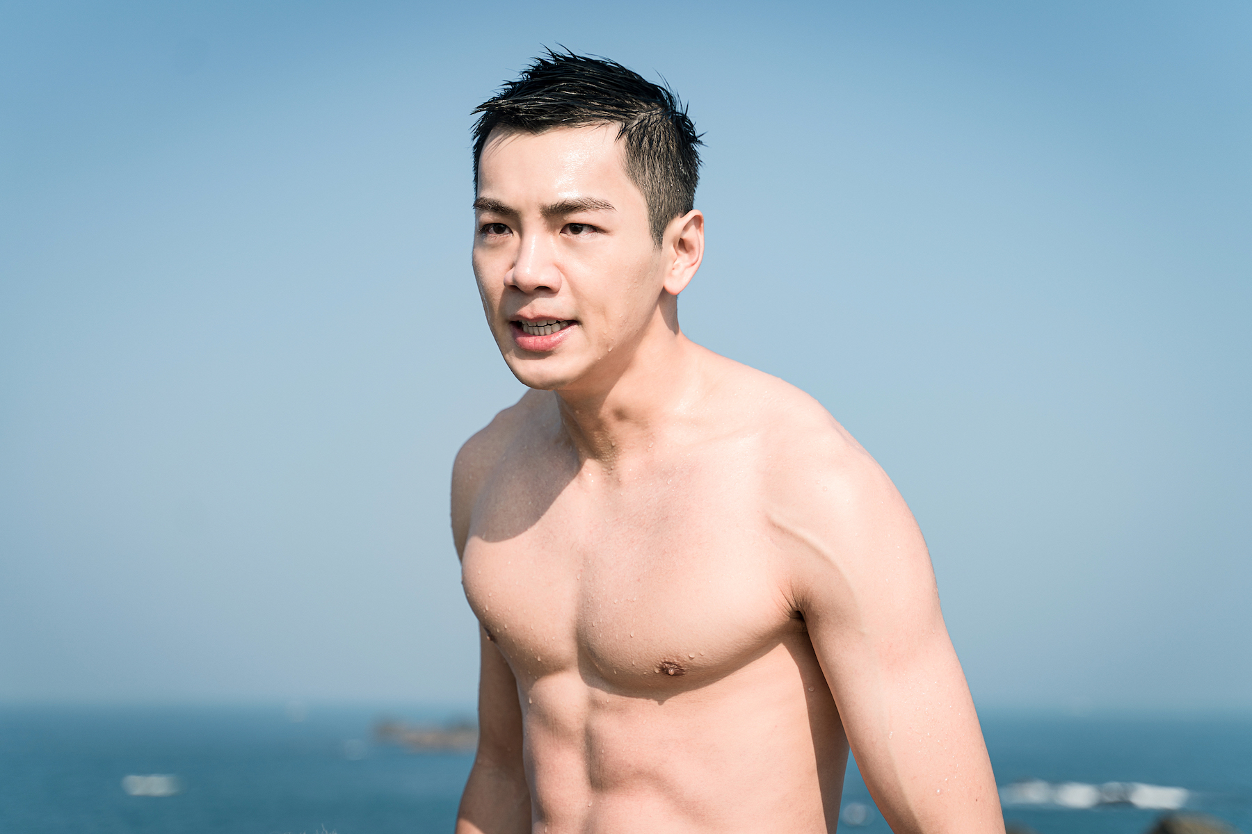 禾浩辰飾演人魚界第一美尾徐仁宇,霸道的要蔡凡熙收養他。(圖/羚邦集團提供)