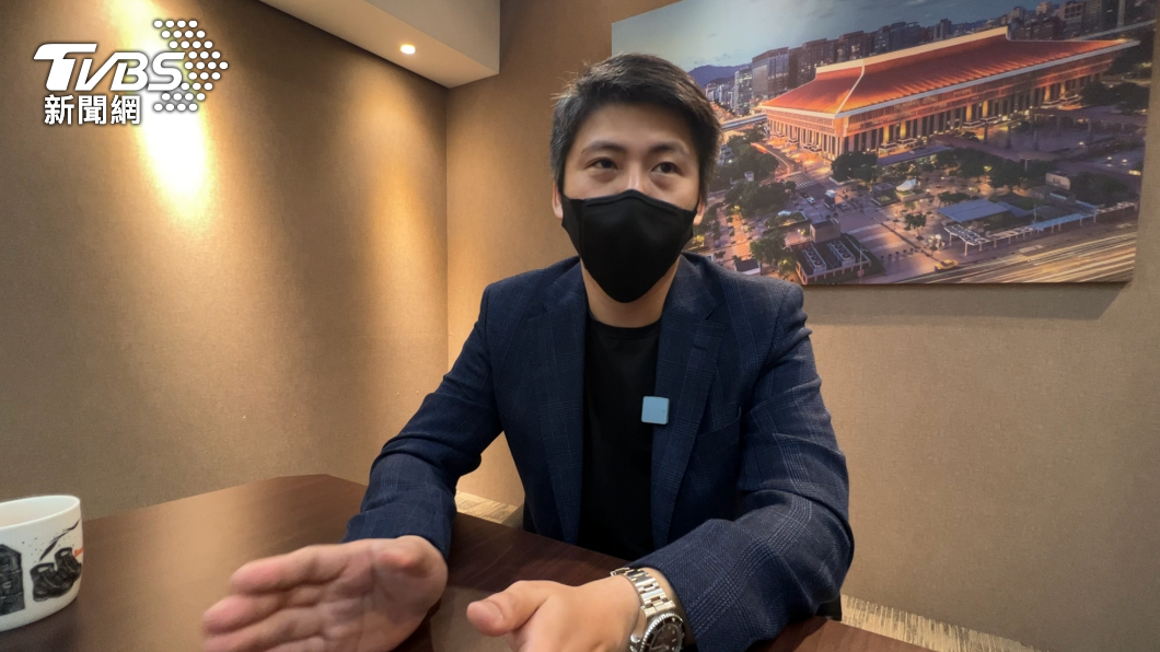 小鹿文娛媒體總監宋怡明接受TVBS新聞網訪問。(圖/TVBS)