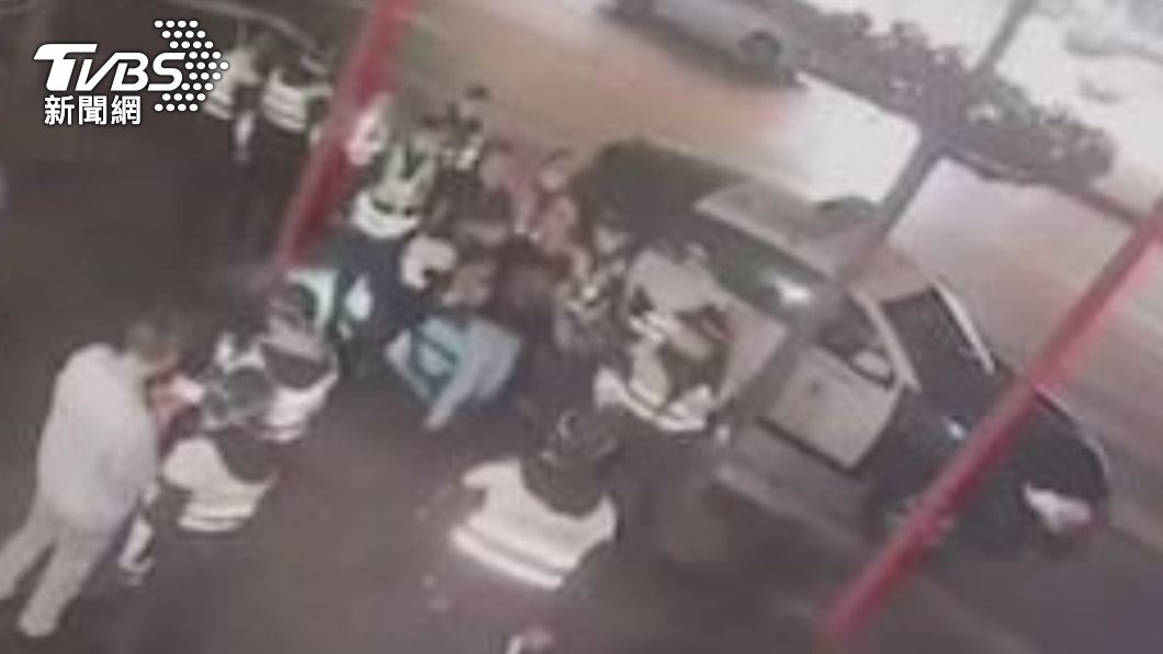 快打警力到場將人逮捕。