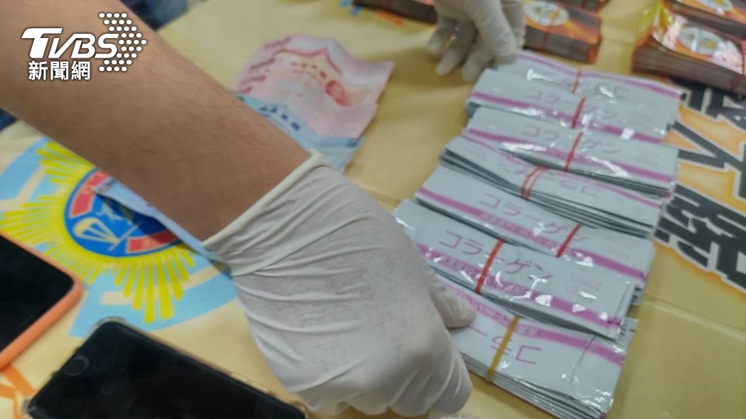 警方在陳男背包搜出大量「膠原蛋白」，測試後確認是毒咖啡。（圖／高市刑大提供）