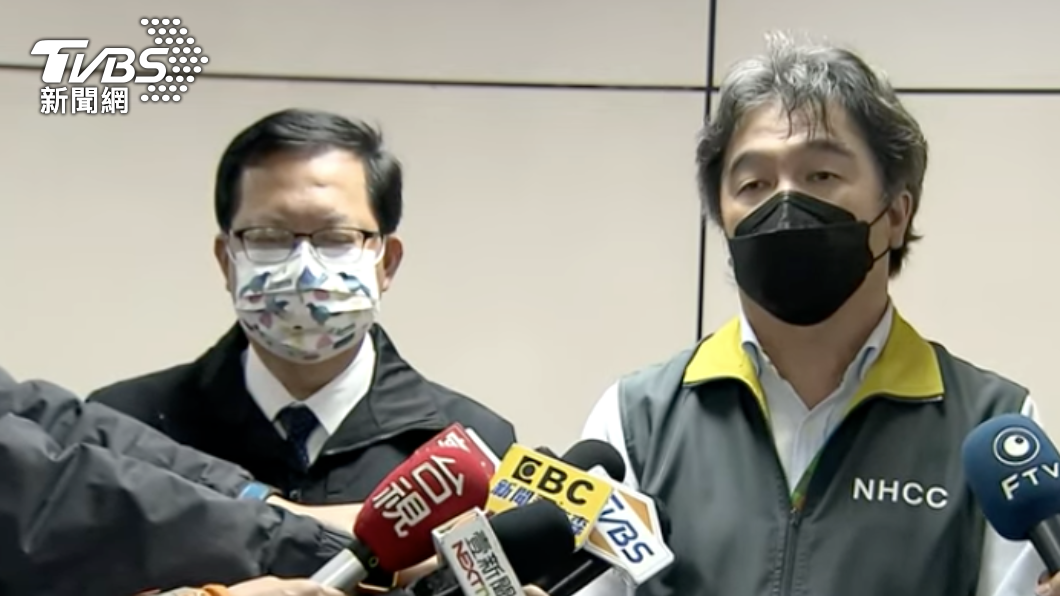 王必勝和鄭文燦一同召開記者會。（圖／TVBS）