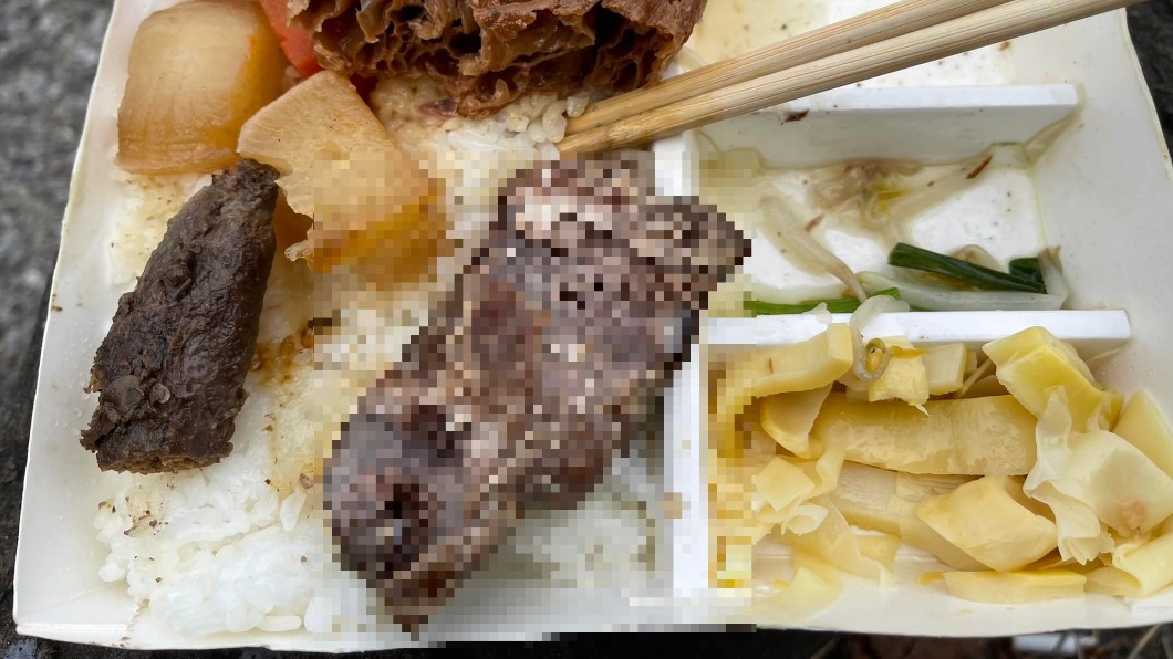 吃便當驚見「整塊老鼠肉」 饕客眼睛秒亮:這很補!