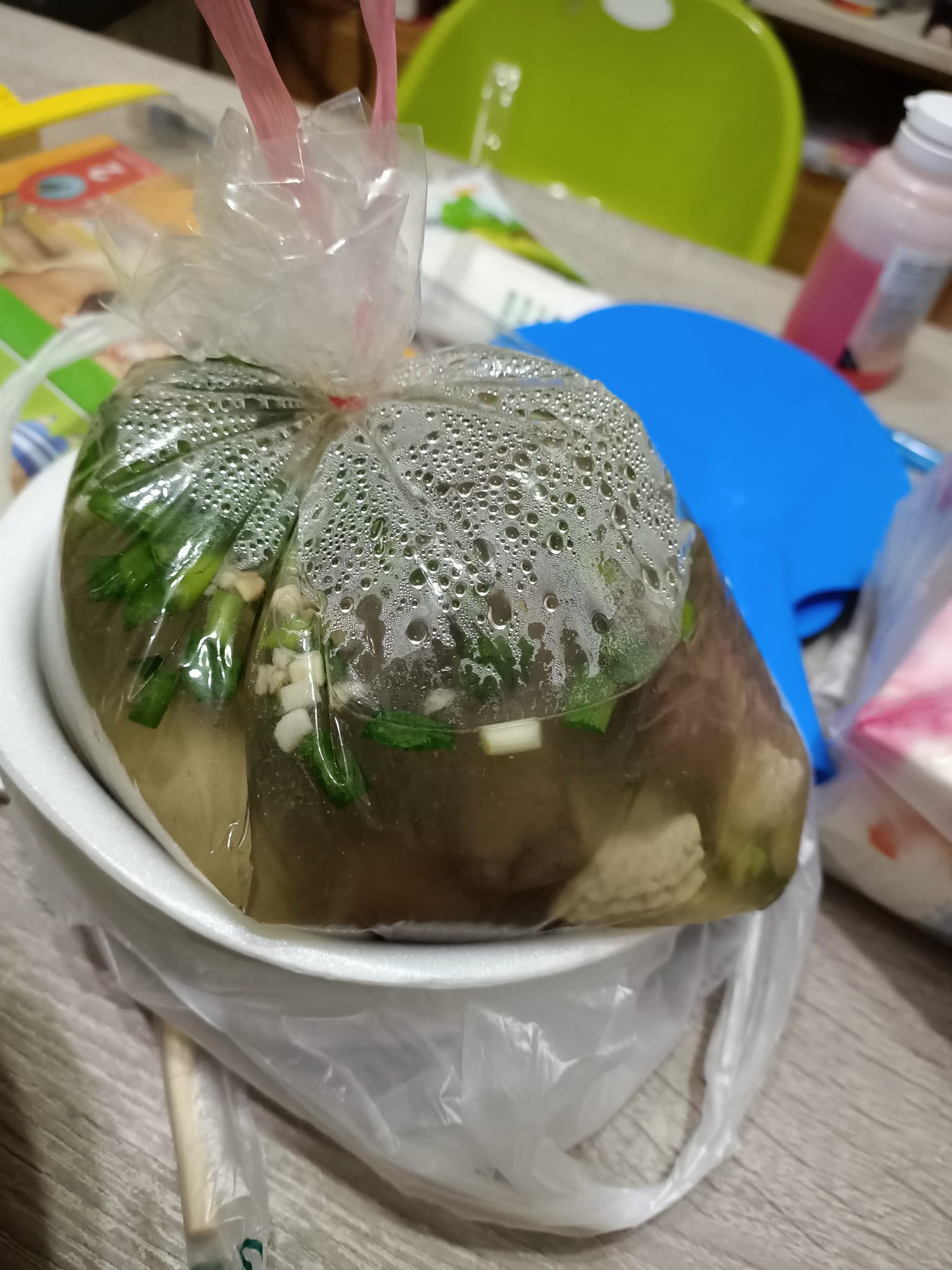網友刷一排求問店家地址。(圖/翻攝自爆廢公社二館)