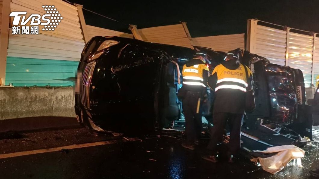 台64死亡車禍！疑天雨路滑變換車道不慎　賓士撞爛駕駛亡