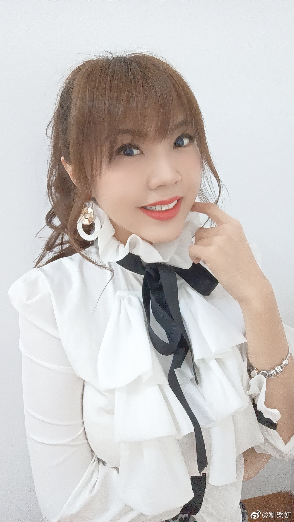 劉樂妍感嘆演藝路太苦。(圖/翻攝自劉樂妍微博)