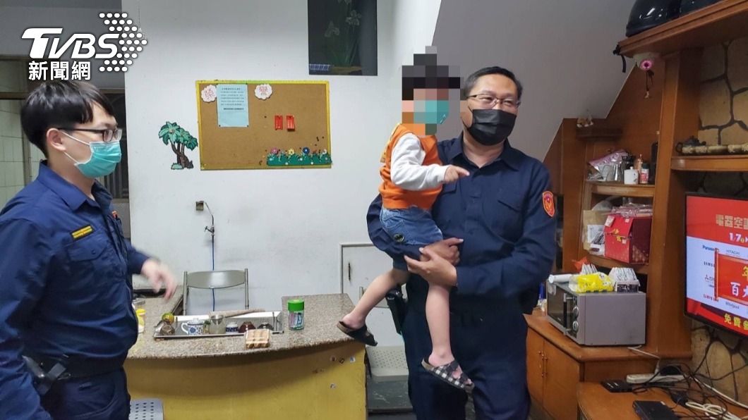 阿公溜去買水果!孫子找不到人大哭 暖警「抱緊」處理