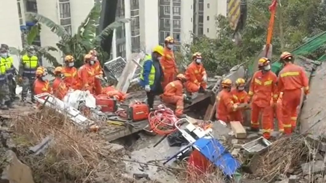 重慶餐廳疑氣爆坍塌 20多人遭埋、2人不治