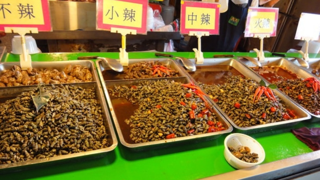 以前夜市經常能見到賣燒酒螺。(圖/翻攝自PTT)