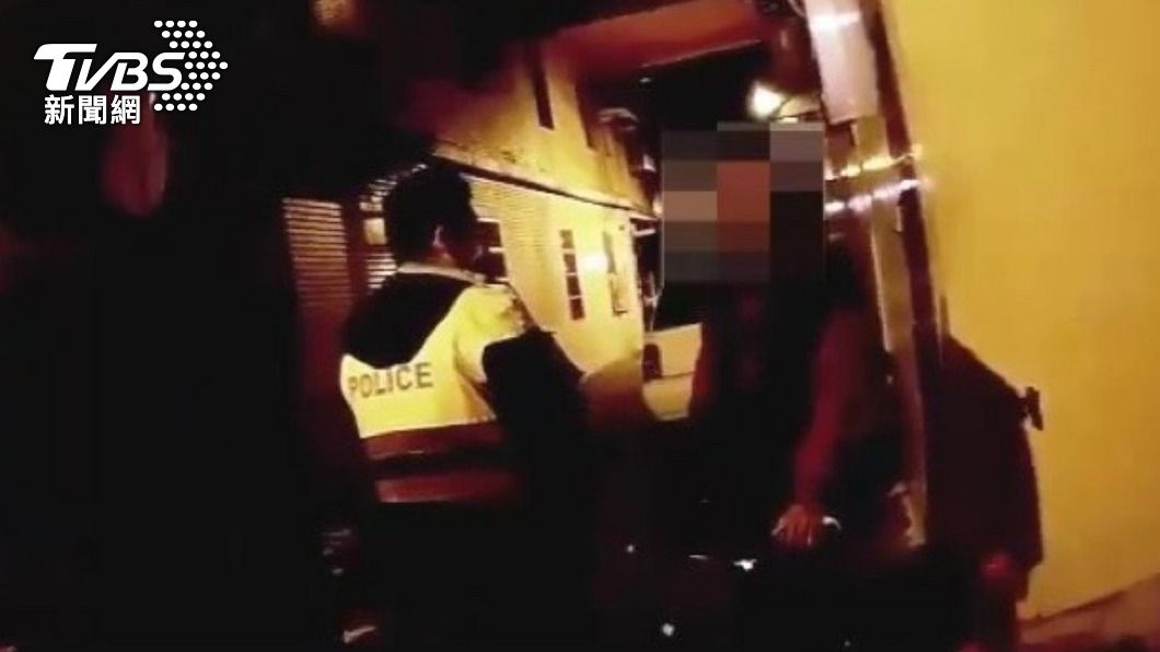 警方協助護送返家。(圖/TVBS)