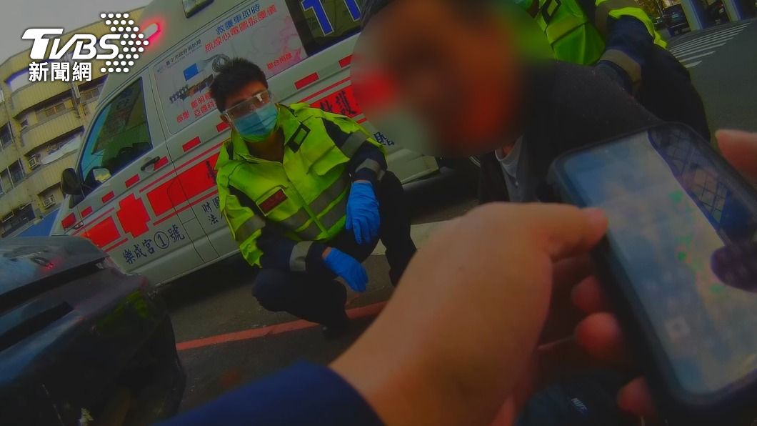 人有夠好!男黃湯下肚醉倒馬路 台中警白天守到黑夜