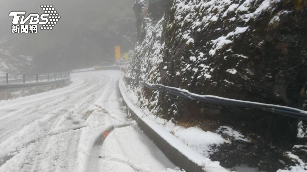 合歡山路面結冰 「翠峰=大禹嶺」今晚封閉只出不進