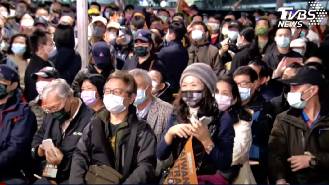 林昶佐在萬華舉辦晚會,現場湧入不少支持者。(圖/TVBS)