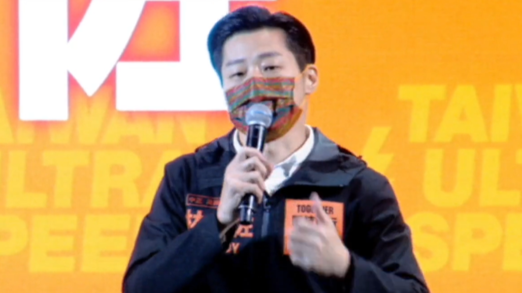 林昶佐說,罷免方抹黑他們沒做服務,「我們6000多件服務案擺出來,看哪個是假的?」(圖/翻攝林昶佐 Freddy Lim臉書)