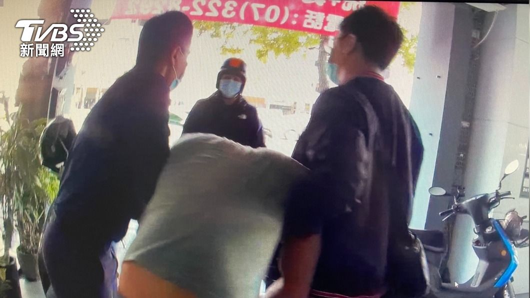 警察找上門！毒蟲大「跑酷」　跳鄰棟屋頂＋攀牆闖民宅