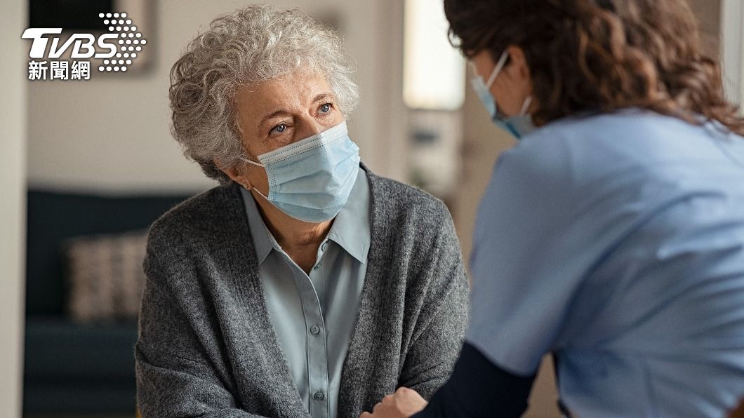 專家指出人類變得長壽,恐讓社會安全網面臨危機。(示意圖/shutterstock 達志影像)