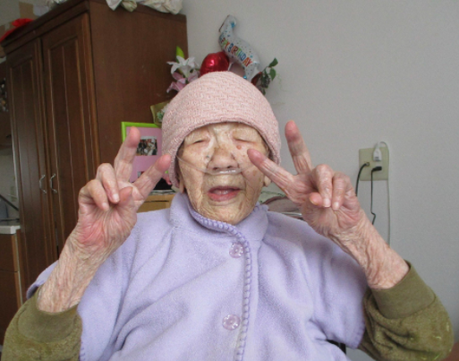全球現存最長壽人瑞是日本田中加子,她剛過119歲生日。(圖/翻攝自@tanakakane0102推特)