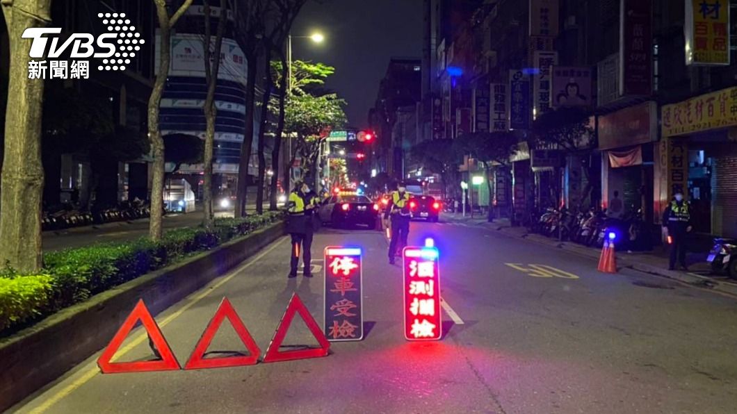 新北警方抓酒測大執法。（圖／TVBS）