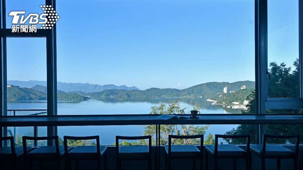 日月潭旅宿白熱化 270度面湖環景房加入戰局