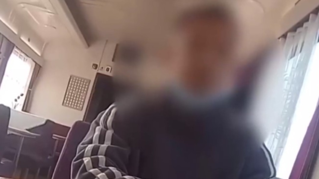 這對夫妻謊稱自己是男嬰的父母。（圖／翻攝自星視頻微博）